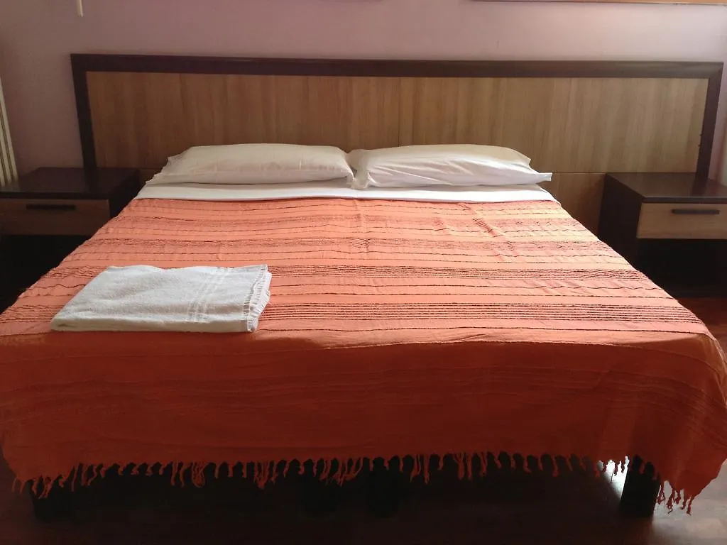 Villamelchiorre 1 Milan Guest house